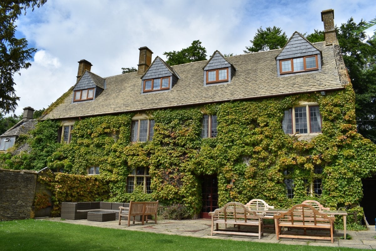 Large Holiday Cottages Near Stow On The Wold Gloucestershire