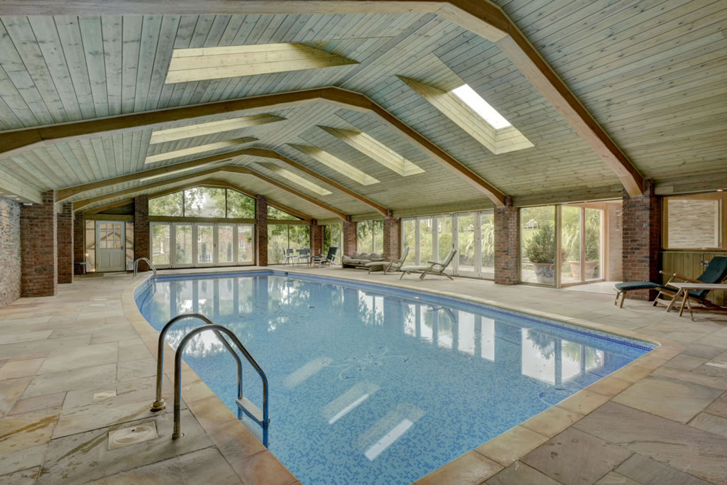 Oakhampton Park – 50 feet swimming pool