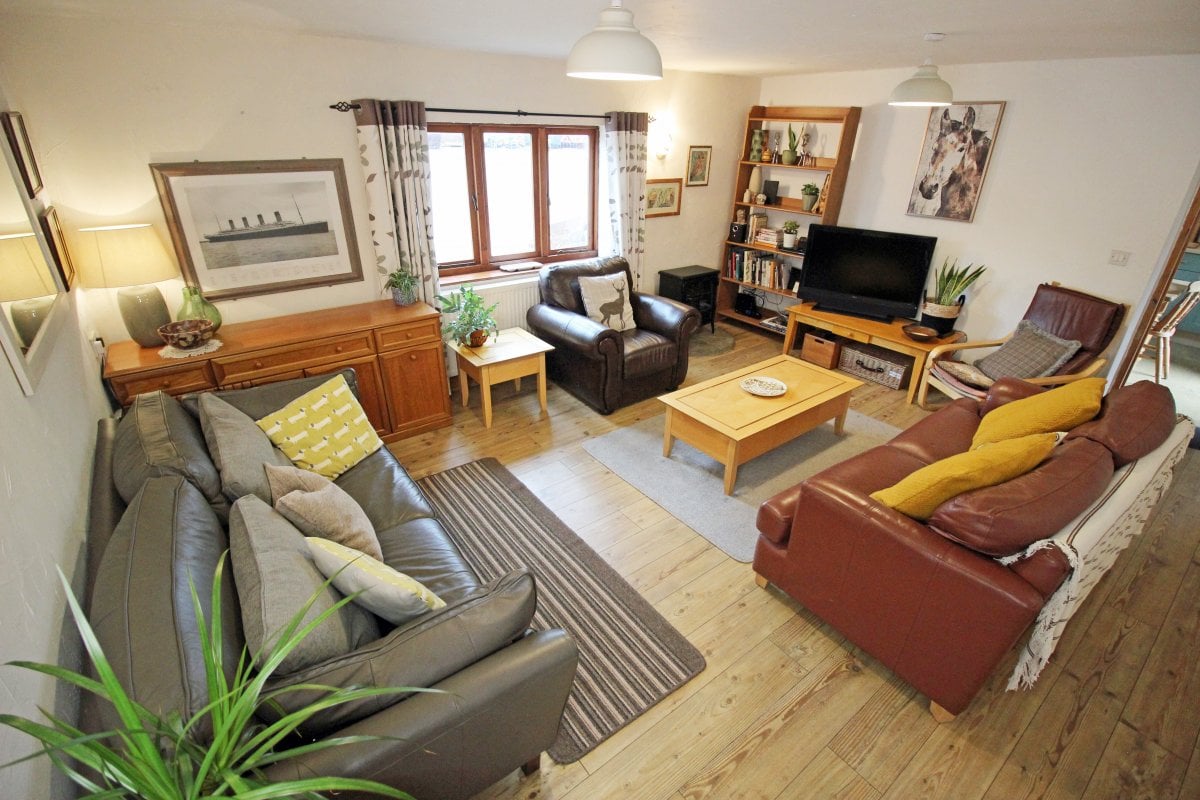 Barn Owl cottage - living room