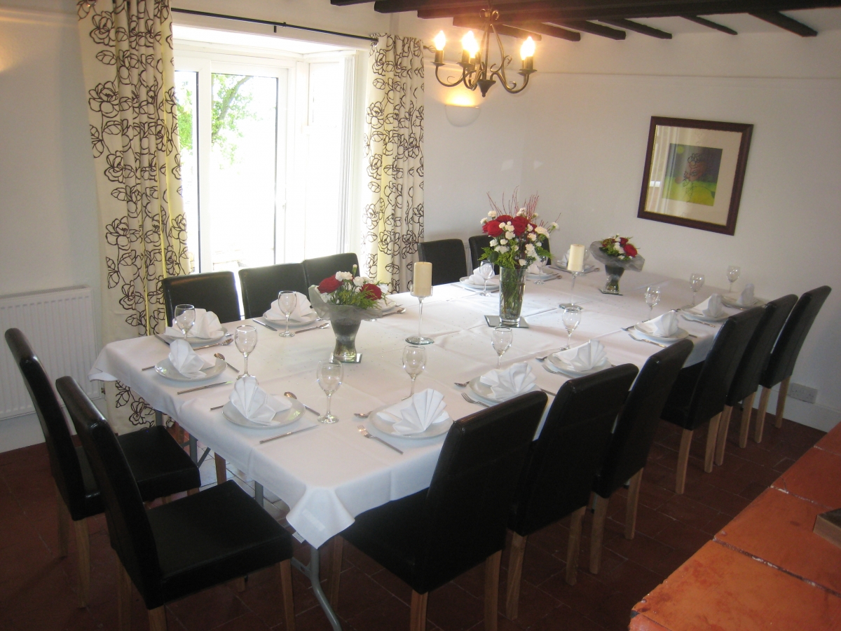 Banqueting Dining Table sits up to 16 guests