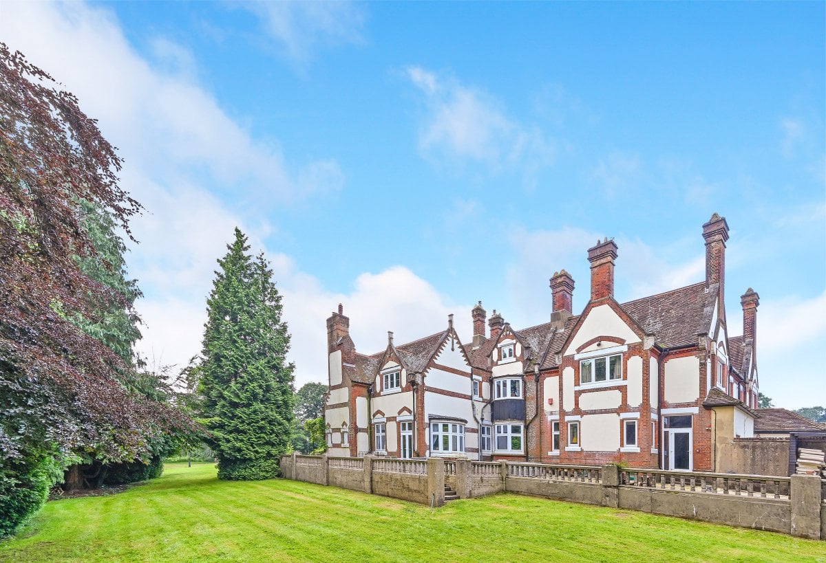 Ridge Farm | Large Farmhouse for Group Hollidays, Dorking